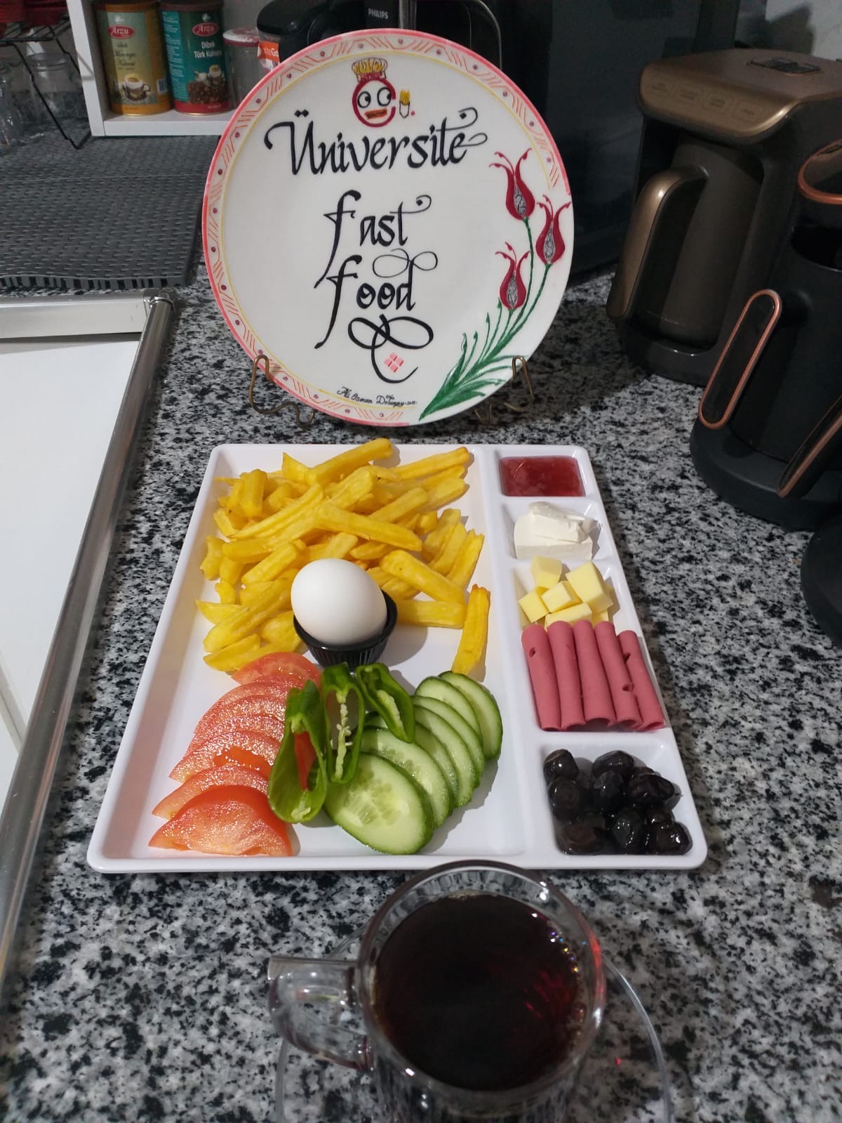 Tek kişilik klasik kahvaltı